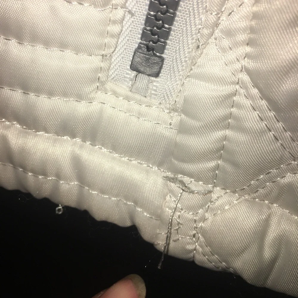 Marc New York Andrew Marc White Quilted Puffer Jacket in Size Medium. - Picture 14 of 15